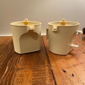 Tupperware camping cream & sugar set. Button top cream & sugar in harvest gold.